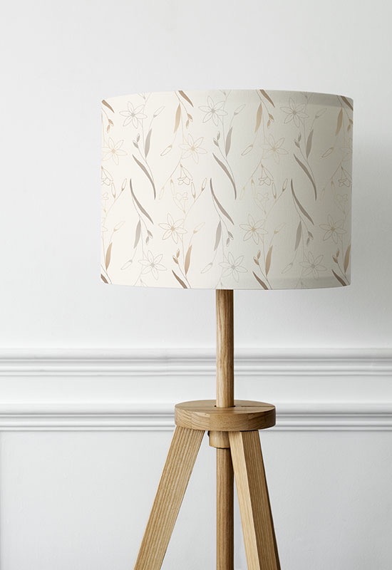 Aura Nordic • Lampada da Terra Treppiede in Frassino Naturale