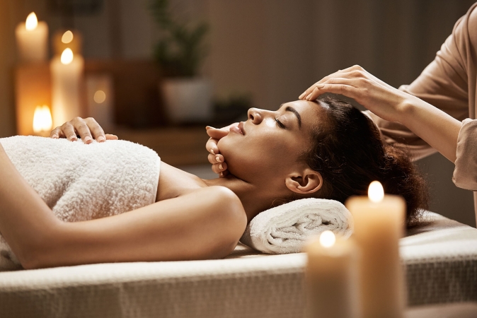 Rituale Hot Stone Massage con Pietre Laviche Calde